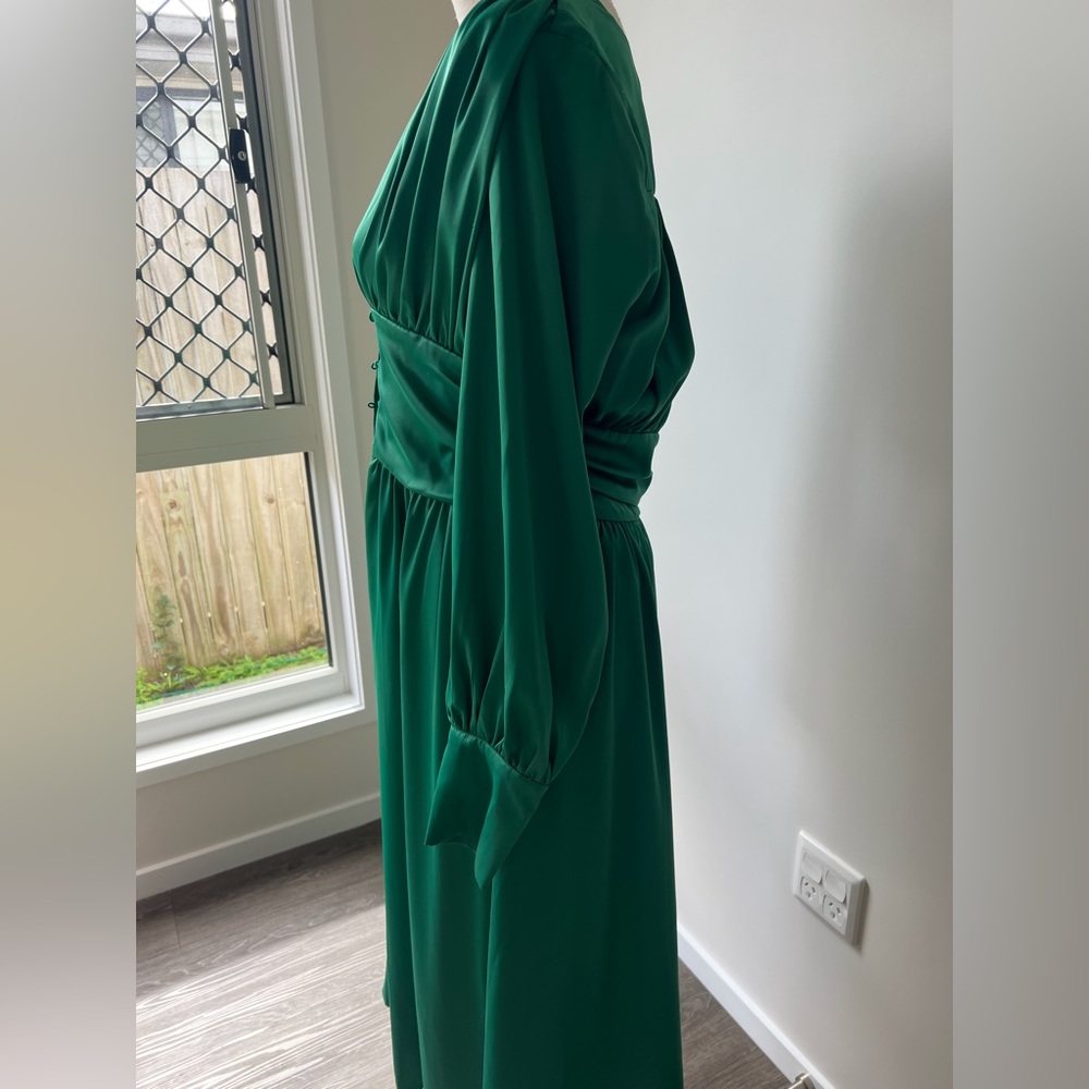 Motif label Dress green colour lined long sleeves satin/silk look gown - Picture 3 of 3